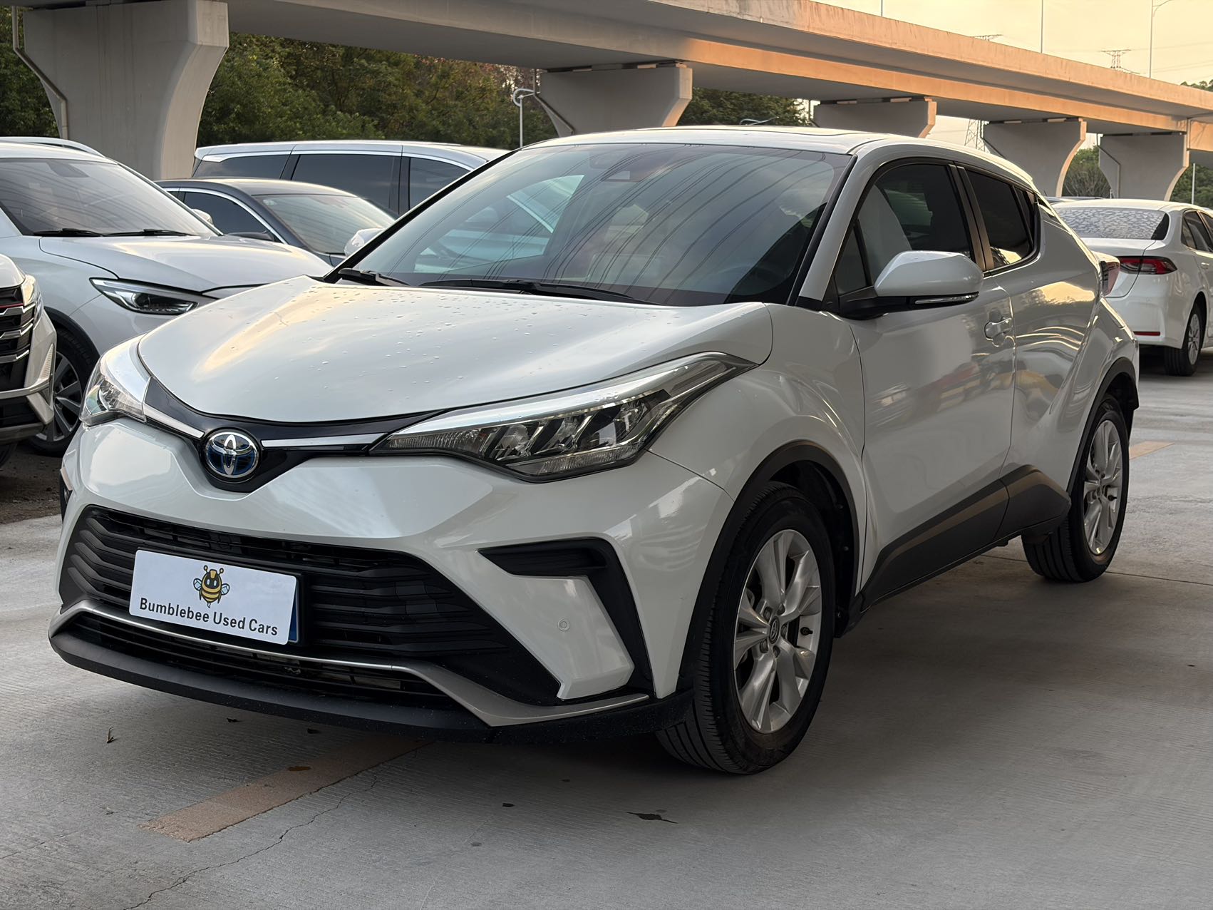 丰田 IZOA 2021 2.0L-自动-油电混合 - Image 1